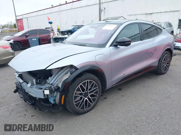 2022 Ford Mustang Mach-E Premium z VIN 3FMTK3SU4NMA04044, wystawiony jako IAAI lot #41839957 z przebiegiem 55 300 mil mil oraz . Historia ofert i sprzedaży dostępna na DreamBid. Obrazek 23.