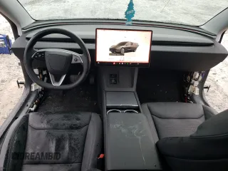 2024 Tesla Model 3 z VIN 5YJ3E1EA5RF748960, wystawiony jako Copart lot #83690834 z przebiegiem 2111 mil mil oraz Szkody całkowita. Historia ofert i sprzedaży dostępna na DreamBid. Obrazek 8.