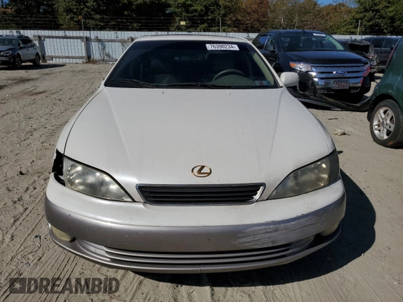1998 Lexus ES 300 Luxury Sport Sdn with VIN JT8BF28G2W0108194, listed as a Copart auction lot 76390234 with 201,637 mi miles and Salvage Title. Bid and sale history available at carsss.com. Image 5.