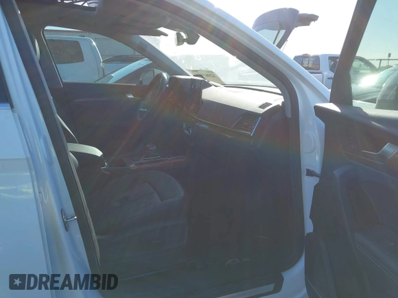 2022 Audi Q5 Premium Plus z VIN WA1BBAFY0N2078094, wystawiony jako IAAI lot #42061485 z przebiegiem 23 152 mil mil oraz . Historia ofert i sprzedaży dostępna na DreamBid. Obrazek 5.