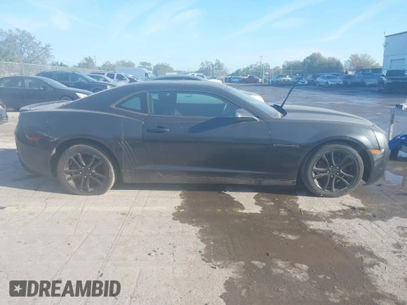 2011 Chevrolet Camaro 1LT z VIN 2G1FB1ED6B9166854, wystawiony jako IAAI lot #41694968 z przebiegiem 203 119 mil mil oraz . Historia ofert i sprzedaży dostępna na DreamBid. Obrazek 13.