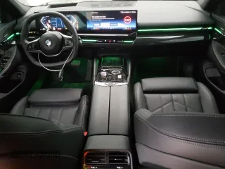 2024 BMW 5 Series 530i xDrive z VIN WBA53FJ09RCS08708, wystawiony jako Copart lot #58371385 z przebiegiem 23 265 mil mil oraz Szkoda całkowita • Salvage title. Historia ofert i sprzedaży dostępna na DreamBid. Obrazek 8.