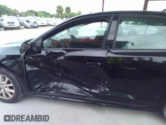 2011 Volkswagen Jetta Sedan SE with VIN 3VWDX7AJ7BM390282, listed as a IAAI auction lot 41673478 with 196,094 mi miles. Bid and sale history available at carsss.com. Image 6.