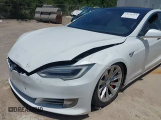 2018 Tesla Model S 75D z VIN 5YJSA1E25JF245269, wystawiony jako IAAI lot #42335263 z przebiegiem 56 086 mil mil oraz . Historia ofert i sprzedaży dostępna na DreamBid. Obrazek 20.