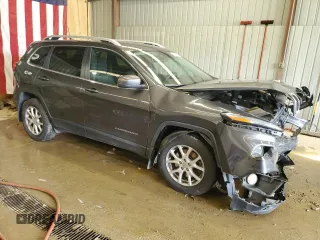 2017 Jeep Cherokee Latitude with VIN 1C4PJMCB2HW609258, listed as a Copart auction lot 59881055 with 69,081 mi miles and Salvage title. Bid and sale history available at DreamBid. Image 4.