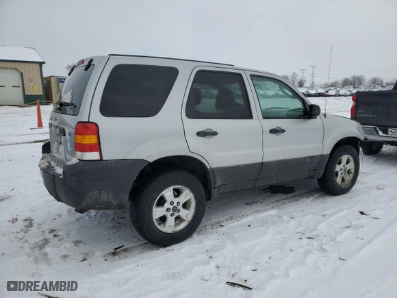 2007 Ford Escape XLT with VIN 1FMYU03107KB33508, listed as a Copart auction lot 44764355 with 153,403 mi miles and Salvage Title. Bid and sale history available at carsss.com. Image 3.