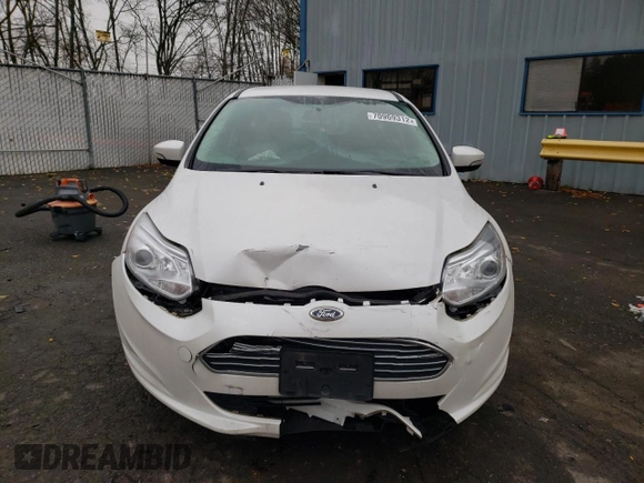 2015 Ford Focus Electric z VIN 1FADP3R41FL232835, wystawiony jako Copart lot #70969312 z przebiegiem 39 606 mil mil oraz . Historia ofert i sprzedaży dostępna na DreamBid. Obrazek 5.
