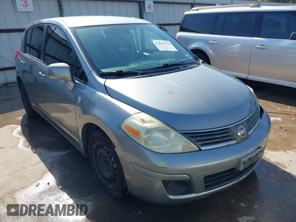 2009 Nissan Versa 1.8 SL with VIN 3N1BC13E19L372298, listed as a IAAI auction lot 42011338 with 131,882 mi miles. Bid and sale history available at carsss.com. Image 1.