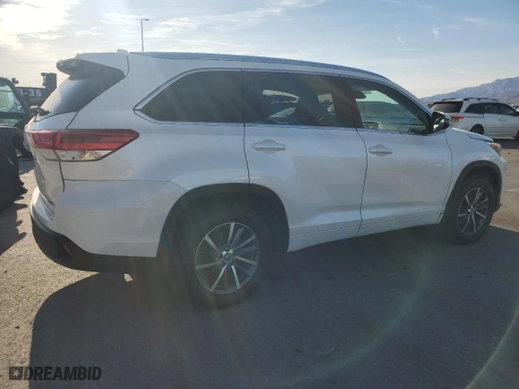2017 Toyota Highlander XLE with VIN 5TDJZRFH9HS479748, listed as a Copart auction lot 50036275 with 86,313 mi miles and Salvage Title. Bid and sale history available at carsss.com. Image 3.