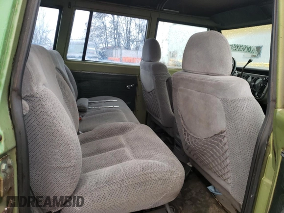 1971 Chevrolet Suburban z VIN CE261Z640706, wystawiony jako Copart lot #87385634 z przebiegiem 818 477 mil mil oraz Czysty tytuł • Clean title. Historia ofert i sprzedaży dostępna na DreamBid. Obrazek 11.