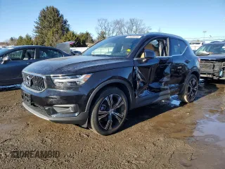 2022 Volvo XC40 Inscription z VIN YV4162UL3N2776778, wystawiony jako Copart lot #42428435 z przebiegiem 8 449 mil mil oraz Szkoda całkowita • Salvage title. Historia ofert i sprzedaży dostępna na DreamBid. Obrazek 1.