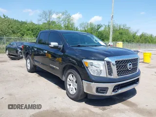 2018 Nissan Titan SV z VIN 1N6AA1EJ4JN529655, wystawiony jako IAAI lot #42051405 z przebiegiem 153 599 mil mil oraz . Historia ofert i sprzedaży dostępna na DreamBid. Obrazek 1.