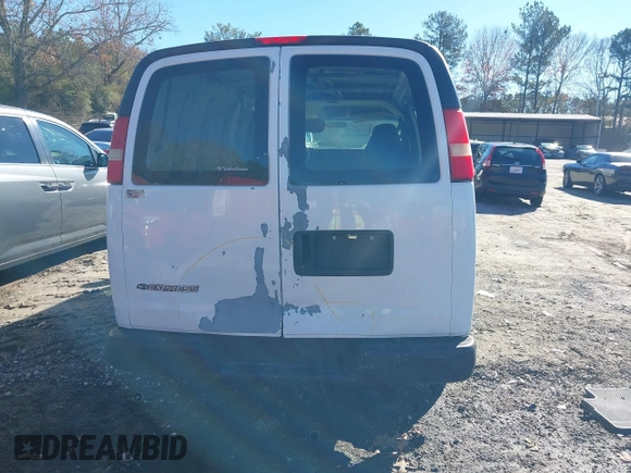 2007 Chevrolet Express Cargo z VIN 1GCFG15X171172320, wystawiony jako IAAI lot #41072238 z przebiegiem 300 000 mil mil oraz . Historia ofert i sprzedaży dostępna na DreamBid. Obrazek 15.