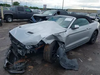 2019 Ford Mustang EcoBoost z VIN 1FATP8UH3K5106557, wystawiony jako IAAI lot #42223835 z przebiegiem 32 353 mil mil oraz . Historia ofert i sprzedaży dostępna na DreamBid. Obrazek 2.
