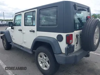 2008 Jeep Wrangler Unlimited X z VIN 1J4GA39188L584256, wystawiony jako IAAI lot #42349536 z przebiegiem 126 778 mil mil oraz . Historia ofert i sprzedaży dostępna na DreamBid. Obrazek 3.