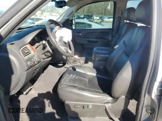 2011 GMC Sierra 2500HD SLT z VIN 1GT121E89BF191758, wystawiony jako Copart lot #87836355 z przebiegiem 128 153 mil mil oraz Szkoda całkowita • Salvage title. Historia ofert i sprzedaży dostępna na DreamBid. Obrazek 7.