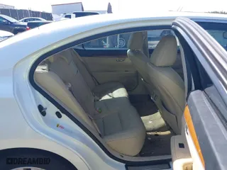 2013 Lexus ES 300h Hybrid with VIN JTHBW1GG6D2012937, listed as a IAAI auction lot 41810944 with 137,132 mi miles. Bid and sale history available at carsss.com. Image 8.