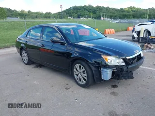 2008 Toyota Avalon XL z VIN 4T1BK36B68U274431, wystawiony jako IAAI lot #42312405 z przebiegiem 115 349 mil mil oraz . Historia ofert i sprzedaży dostępna na DreamBid. Obrazek 1.