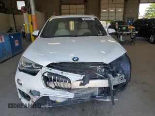 2017 BMW X1 xDrive28i z VIN WBXHT3C36H5F75824, wystawiony jako Copart lot #56330735 z przebiegiem 57 122 mil mil oraz Szkody całkowita. Historia ofert i sprzedaży dostępna na DreamBid. Obrazek 5.
