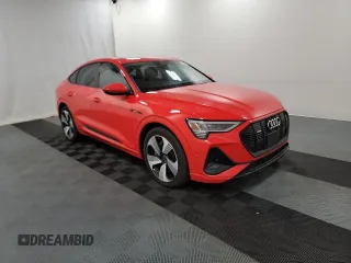 2021 Audi e-tron Sportback Prestige z VIN WA13AAGEXMB030421, wystawiony jako Copart lot #58747825 z przebiegiem 55 896 mil mil oraz Tytuł czysty. Historia ofert i sprzedaży dostępna na DreamBid. Obrazek 1.