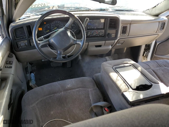 2000 Chevrolet Silverado 1500 LS with VIN 2GCEC19T9Y1205686, listed as a Copart auction lot 42333435 with 214,064 mi miles and Salvage Title. Bid and sale history available at carsss.com. Image 8.