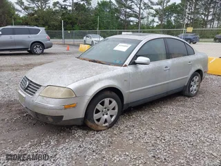 2002 Volkswagen Passat GLX with VIN WVWRH63B52P292822, listed as a IAAI auction lot 41954093 with 124,636 mi miles. Bid and sale history available at carsss.com. Image 2.