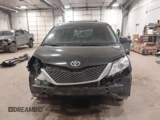 2011 Toyota Sienna SE with VIN 5TDXK3DC6BS112848, listed as a IAAI auction lot 41506859 with 298,533 mi miles. Bid and sale history available at carsss.com. Image 12.