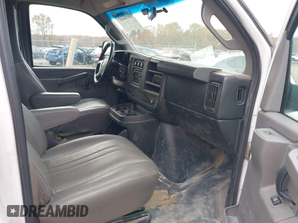2017 GMC Savana Cargo z VIN 1GTW7AFF8H1130346, wystawiony jako IAAI lot #40884442 z przebiegiem 146 914 mil mil oraz . Historia ofert i sprzedaży dostępna na DreamBid. Obrazek 5.