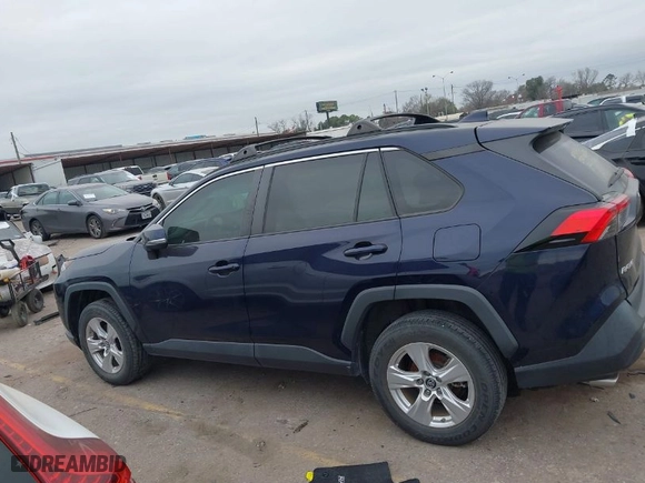 2019 Toyota RAV4 XLE with VIN 2T3W1RFV4KC021738, listed as a IAAI auction lot 41540970 with NaN miles. Bid and sale history available at carsss.com. Image 15.