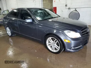 2013 Mercedes-Benz C 300 Sport z VIN WDDGF8AB2DR259172, wystawiony jako Copart lot #57073655 z przebiegiem 124 247 mil mil oraz Szkoda całkowita • Salvage title. Historia ofert i sprzedaży dostępna na DreamBid. Obrazek 4.