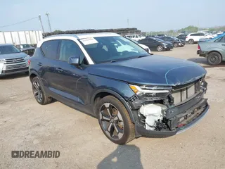 2021 Volvo XC40 Momentum with VIN YV4162UK1M2464500, listed as a IAAI auction lot 42504680 with 29,130 mi miles and . Bid and sale history available at DreamBid. Image 1.