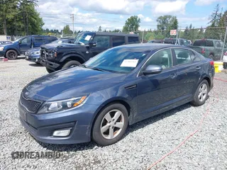 2015 Kia Optima LX z VIN KNAGM4A74F5590332, wystawiony jako IAAI lot #42304364 z przebiegiem 131 720 mil mil oraz . Historia ofert i sprzedaży dostępna na DreamBid. Obrazek 2.