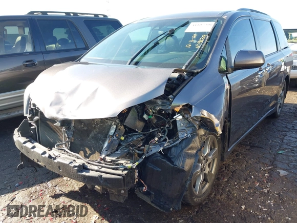 2020 Toyota Sienna SE with VIN 5TDXZ3DC8LS039639, listed as a IAAI auction lot 41107396 with 69,102 mi miles. Bid and sale history available at carsss.com. Image 6.
