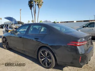 2024 BMW i5 M60 z VIN WBY43FK03RCP81325, wystawiony jako Copart lot #67688364 z przebiegiem 7173 mil mil oraz Szkody całkowita. Historia ofert i sprzedaży dostępna na DreamBid. Obrazek 2.