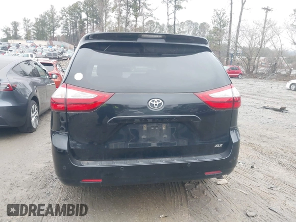 2017 Toyota Sienna XLE Auto Access Seat z VIN 5TDYZ3DC4HS784545, wystawiony jako IAAI lot #41427309 z przebiegiem 85 244 mil mil oraz . Historia ofert i sprzedaży dostępna na DreamBid. Obrazek 16.