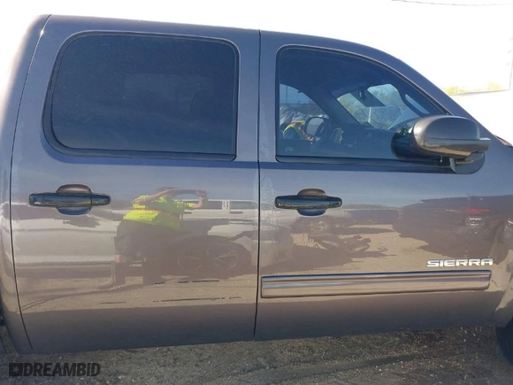 2011 GMC Sierra 1500 SLE with VIN 3GTP1VE03BG209393, listed as a IAAI auction lot 41800627 with 154,474 mi miles. Bid and sale history available at carsss.com. Image 13.