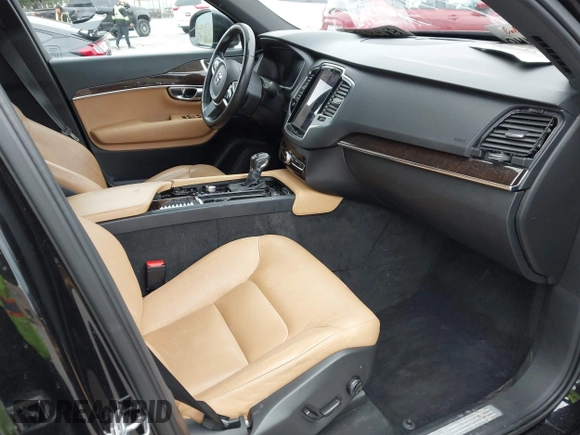 2017 Volvo XC90 Momentum with VIN YV4A22PK7H1148943, listed as a IAAI auction lot 42075966 with 80,537 mi miles. Bid and sale history available at carsss.com. Image 5.