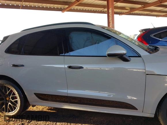 2017 Porsche Macan GTS with VIN WP1AG2A53HLB54104, listed as a IAAI auction lot 41216135 with 73,200 mi miles and . Bid and sale history available at DreamBid. Image 14.
