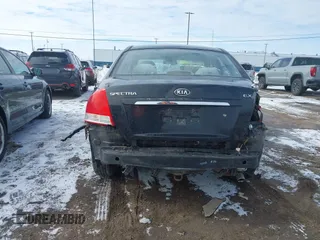 2007 Kia Spectra EX with VIN KNAFE122X75454914, listed as a IAAI auction lot 41711981 with 179,382 mi miles. Bid and sale history available at carsss.com. Image 6.