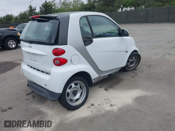 2013 Smart fortwo Pure with VIN WMEEJ3BA5DK625404, listed as a IAAI auction lot 42368884 with Not provided miles and . Bid and sale history available at DreamBid. Image 4.