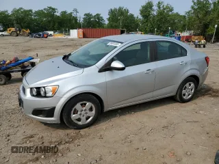 2015 Chevrolet Sonic LS z VIN 1G1JA5SGXF4160826, wystawiony jako Copart lot #59654495 z przebiegiem 50 481 mil mil oraz Szkoda całkowita • Salvage title. Historia ofert i sprzedaży dostępna na DreamBid. Obrazek 1.
