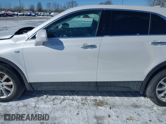 2019 Cadillac XT4 FWD Luxury z VIN 1GYAZAR4XKF170642, wystawiony jako IAAI lot #41585684 z przebiegiem 74 512 mil mil oraz . Historia ofert i sprzedaży dostępna na DreamBid. Obrazek 13.