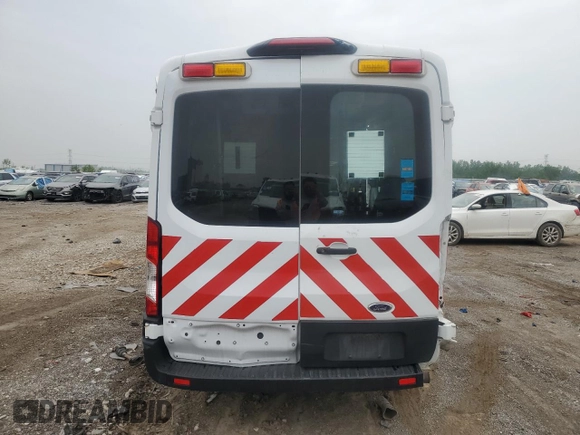 2021 Ford Transit z VIN 1FDBR1CG2MKA65340, wystawiony jako Copart lot #56920445 z przebiegiem Nie podano mil oraz Szkoda całkowita • Salvage title. Historia ofert i sprzedaży dostępna na DreamBid. Obrazek 6.