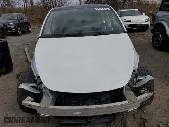 2022 Tesla Model Y Long Range z VIN 7SAYGDEE7NF437385, wystawiony jako Copart lot #51240645 z przebiegiem 45 372 mil mil oraz Szkody całkowita. Historia ofert i sprzedaży dostępna na DreamBid. Obrazek 5.