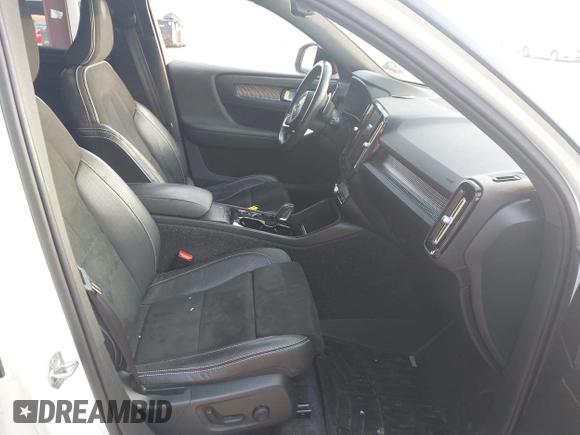 2019 Volvo XC40 R-Design z VIN YV4AC2HM7K2149105, wystawiony jako IAAI lot #41857899 z przebiegiem 122 736 mil mil oraz . Historia ofert i sprzedaży dostępna na DreamBid. Obrazek 5.
