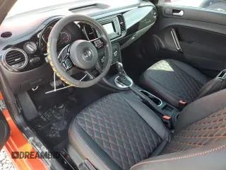 2019 Volkswagen Beetle S с VIN 3VWFD7AT9KM712147, выставлен на аукционе Copart как лот 51871395 с пробегом 39 831 миль миль и Списание • Salvage title. История ставок и продаж доступна на DreamBid. Изображение 8.