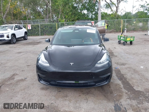 2018 Tesla Model 3 Long Range Battery z VIN 5YJ3E1EA2JF156808, wystawiony jako IAAI lot #42160829 z przebiegiem 106 258 mil mil oraz . Historia ofert i sprzedaży dostępna na DreamBid. Obrazek 12.