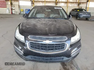 2015 Chevrolet Cruze LS z VIN 1G1PA5SG2F7119146, wystawiony jako Copart lot #55622605 z przebiegiem 133 688 mil mil oraz Szkoda całkowita • Salvage title. Historia ofert i sprzedaży dostępna na DreamBid. Obrazek 5.