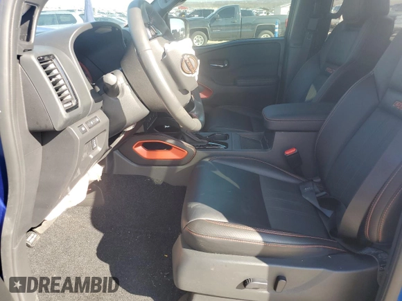 2024 Nissan Frontier Pro-X z VIN 1N6ED1EJ2RN646428, wystawiony jako Copart lot #44304215 z przebiegiem 5 853 mil mil oraz Szkoda całkowita • Salvage title. Historia ofert i sprzedaży dostępna na DreamBid. Obrazek 7.