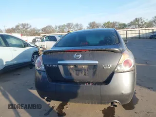 2008 Nissan Altima 3.5 SE with VIN 1N4BL21E18C236081, listed as a IAAI auction lot 41792229 with 136,208 mi miles. Bid and sale history available at carsss.com. Image 16.